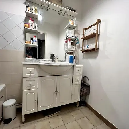 Apartment Tres Bien Situe Avec Parking Prive